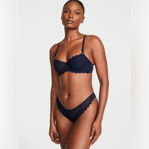NWT Victoria Secret DREAM ANGELS Eyelet Lace Brazilian Panty Navy Size Small